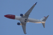 Morten 15 desember 2022 - LN-DYJ over Høyenhall, det er Norwegian Air Shuttle AOC som kommer med sin Boeing 737-8JP som er over 11 år gammelt og helten heter Georg Brandes