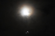 Morten 2 januar 2023 - Stort fly over Høyenhall, ikke det beste bilde, men fikk med månen