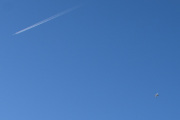 Morten 20 januar 2023 - SE-RUA og et jetfly over Høyenhall, artig med to fly i et bilde