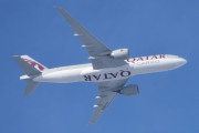 Morten 24 februar 2023 - A7-BFN over Høyenhall, det er Qatar Airways Cargo som kommer med sin Boeing 777-FDZ som er over 4 år gammelt