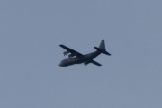 Morten 27 januar 2023 - Hercules over Høyenhall, jeg tror det er et Lockheed Martin C-130J Super Hercules - men så kommer det et småfly...