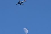 Morten 28 februar 2023 - G-EUUB over Høyenhall, og British Airways passerer månen