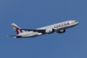 Morten 28 mars 2023 - A7-BFK over Høyenhall, det er Qatar Airways Cargo som kommer med sin Boeing 777-FDZ som er over 6 år gammelt