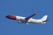 Morten 4 april 2023 - LN-NGM over Høyenhall, jeg tror at det er Norwegian Air Shuttle AOC som kommer med sin Boeing 737-8JP som er over 9 år gammelt og heter Carl Nielsen