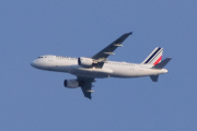 Morten 9 mars 2023 - Air France over Høyenhall, litt for langt borte og blir det siste flyet i dag