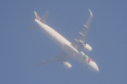 Morten 11 desember 2022 - Air Portugal over Høyenhall, det er ikke like fint vær i dag