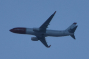 Morten 11 desember 2022 - Norwegian over Høyenhall, den har en helt på halen, men ble litt usikker her