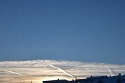 Morten 18 desember 2022 - Tre jetfly over Høyenhall, så for vi med to fugler som passerer jetflystripene