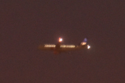 Morten 2 desember 2022 - SAS over Høyenhall, klokken er 16.34. Det ble siste flyet i dag
