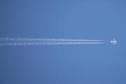 5 januar 2022 - Fjerde jetflyet over Høyenhall, piloten legger seg i posisjon også