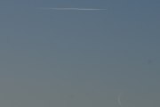 Morten 28 januar 2022 - Jetflyet og månen over Høyenhall, den er nede til høyre, men er ganske liten nå