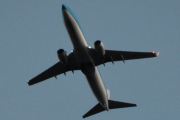 Morten 10 juli 2022 - KLM over Høyenhall, klokken er 22.35 og vi venter på noen i familien som skal komme med Norwegian. Vanligvis så sover jeg nå