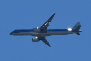Morten 10 juli 2022 - KLM over Høyenhall, klokken er 11.16. Du vet ikke hvor nærme vi var solen du, men jeg bommet litt
