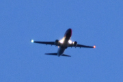 Morten 10 juli 2022 - Norwegian over Høyenhall på natten, klokken er 23.35. Jeg gikk ut på verandaen 15 minutter før tiden og det er jeg glad for