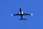 Morten 10 juli 2022 - Norwegian over Høyenhall på natten, klokken er 23.40. Så kommer det enda et fly, tre minutter etterpå
