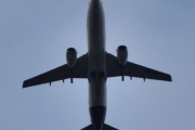 Morten 14 juli 2022 - OE-IAE over Høyenhall på morgenen