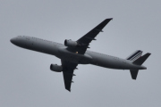 Morten 26 juli 2022 - F-GTAH over Høyenhall, det er Air France som kommer med sin Airbus A321-200 som er over 22 år gammelt og heter Dax