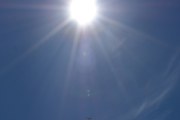 Morten 7 juli 2022 - SAS over Høyenhall, klokken er 11.50. Her klarer vi og få med solen