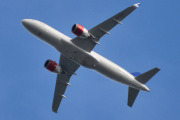 Morten 14 juni 2022 - LN-RGO over Høyenhall, det er SAS Scandinavian Airlines som kommer med sin Airbus A320-251N som er over 5 år gammelt og heter Brage Viking