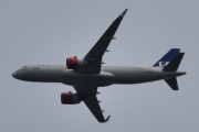 Morten 15 juni 2022 - LN-RGL over Høyenhall, det er SAS Scandinavian Airlines som kommer med sin Airbus A320-251N som er over 5 år gammelt og heter Sol Viking