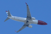 Morten 16 juni 2022 - LN-NIB over Høyenhall, jeg tror det Norwegian Air Norway på grunn av hatten til helten og da er det en Boeing 737-86J som er over 10 år gammelt og heter Helmer Hanssen