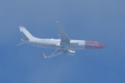 Morten 3 juni 2022 - Norwegian over Høyenhall, klokken er 12.35. Det er litt skyer i dag, så det er vanskelig å se dem