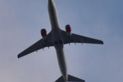 Morten 3 juni 2022 - Stort fly over Høyenhall, klokken er 21.07. Jeg har egentlig sluttet med disse bildene så sent på kvelden