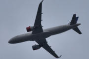 Morten  15 juni 2022 - SE-ROA over Høyenhall, jeg tror det er SAS Scandinavian Airlines som kommer med sin Airbus A320-251N som er 5 år gammelt og heter Åke Viking