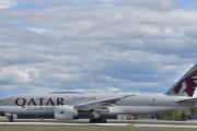 Morten 14 mai 2022 - A7-BFJ på Gardermoen, det er Qatar Airways Cargo som ikke har lettet enda med sitt Boeing 777F