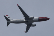 Morten 26 mai 2022 - LN-DYK over Høyenhall, det er Norwegian Air Shuttle AOC som kommer med sitt Boeing 737-800 som er over 11 år gammelt og heter Carl Larsson