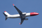 Morten 3 mai 2022 - LN-ENV over Høyenhall, det er Norwegian Air Shuttle AOC som kommer med sin Boeing 737-8JP som er over 6 år gammelt