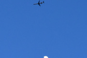 Morten 12 mars 2022 - SAS over Høyenhall, men jeg fikk deg sammen med månen :-)