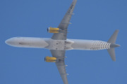 Morten 14 mars 2022 - EC-MHA over Høyenhall, piloten legger seg i posisjon med sitt fly som heter Good Sense & Rebelliousness