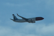 Morten 6 mars 2022 - Norwegian over E6, vi er på vei mot Oslo og det er ikke lett å ta bilder i fart