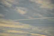 Morten 12 oktober 2022 - Jetfly over Høyenhall, fin himmel så tidlig på morgenen