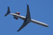 Morten 3 oktober 2022 - EI-FPH over Høyenhall, klokken er 16.13. Jeg følger et lite fly og oppdager at SAS Scandinavian Airlines kommer med sin Bombardier CRJ-900 som er over 6 år gammelt og heter Bikke Viking. Men nå kommer flyet tilbake så jeg må gi meg