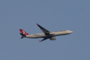 Morten 13 september 2022 - Turkish Airlines over Manglerud