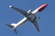Morten 21 september 2022 - LN-NHE over Høyenhall, det er Norwegian Air Shuttle AOC som kommer med sin Boeing 737-8JP som er over 7 år gammelt