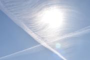 Morten 18 april 2023 - To jetfly og solen, jeg hører dem ikke, men ser stripene etterpå