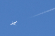 Morten 9 april 2023 - LN-RGL og jetflyet møtes over Høyenhall