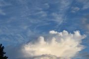 Morten 1 august 2023 - Jetfly over Høyenhall, klokken er 20.35. Sånn går dagene, dem begynner bra, så blir det skyer og regn, før det på kvelden blir fint igjen