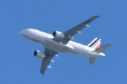 Morten 17 august 2023 - F-GRHZ over Høyenhall, det er Air France som kommer med sin Airbus A319-111 fra 2001. Jeg tok et bilde av den 30 august 2021, så jeg må nok lete litt mer