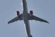Morten 31 august 2023 - SE-ROO over Høyenhall, det er SAS Scandinavian Airlines som kommer med sin Airbus A320-251N fra 2019 og heter Nokve Viking. Den har jeg ikke bilde av fra før, så vi siterer. Velkommen Nokve Viking. I dag fikk vi levert vår splitter nye A25neo nummer 320. Nokve bruker 15-18 % mindre drivstoff, noe som bidrar til å redusere CO2-utslippene våre med et minimum...