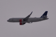 Morten 22 desember 2023 - SAS Scandinavian Airlines over Høyenhall, det er som piloten hører meg tenke, og snur litt på flyet. Når er mitt første bilde av den nye logoen, jeg fant ut at det var 19 september 2020. Men det kan ligge et bilde under stort fly også da