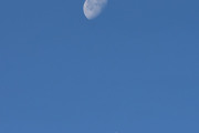 Morten 4 oktober 2023 - SAS over Høyenhall, her fikk vi med månen