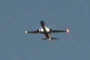 Morten 3 desember 2023 - Stort fly over Høyenhall, nå begynner det å bli mørkt, men fargene bør vel fortelle meg noe...