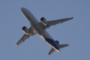 Morten 23 desember 2023 - EI-SIZ over Høyenhall, det er SAS Connect som kommer med sin Airbus A320-251N fra mars 2023 og heter Garm Viking. Den har jeg ikke tatt bilde av før, så her må vi sitere. Garm er i norrøn mytologi hunden til gudinnen Hel. Den er et beist av en hund som står bundet ved Gnipahelleren og vokter inngangen til...