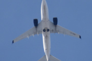 Morten 28 februar 2023 - LN-RNW over Høyenhall, det er SAS Scandinavian Airlines som kommer med sin Boeing 737-783 som er 13 år gammelt og heter Granmar Viking