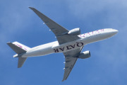 Morten 14 juli 2023 - A7-BFI over Høyenhall, det er Qatar Airways Cargo som kommer med sin Boeing 777-FDZ som er over 7 år gammelt. Denne har jeg tatt ett bilde av før og til sammen så har jeg vel over 80 bilder av Qatar Airways Cargo