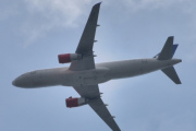Morten 19 juli 2023 - OY-KAR over Høyenhall, flyet heter Vermund Viking og jeg prøver meg. Avstanden mellom kjønnene i vikingtida var større enn i dag... Hver gang Vermund ikke var hjemme, styrte hun herredet og folkene...